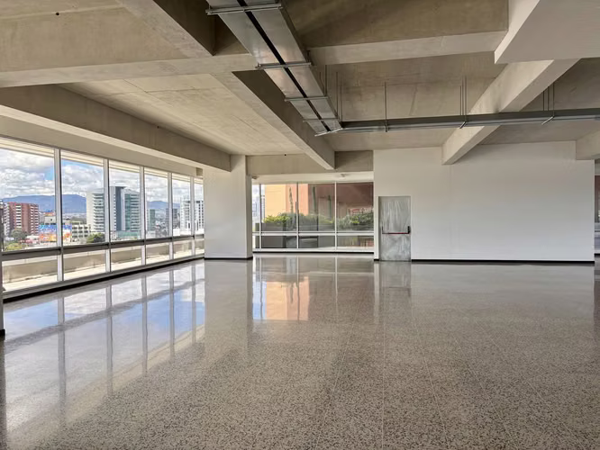 Edificio en Alquiler Sobre Boulevard Los Proceres