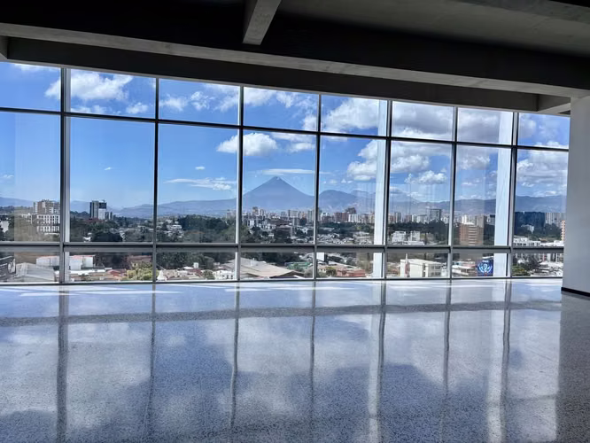 Edificio en Alquiler Sobre Boulevard Los Proceres