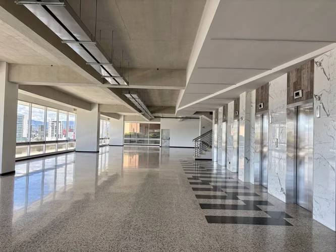 Edificio en Alquiler Sobre Boulevard Los Proceres