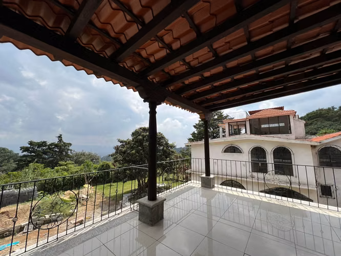 Hotel boutique en renta y venta, con área de restaurante y salón de eventos.