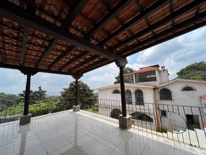 Hotel boutique en renta y venta, con área de restaurante y salón de eventos.