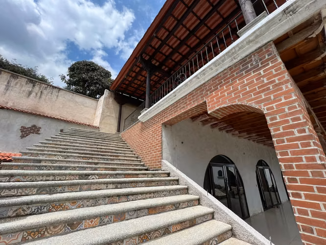 Hotel boutique en renta y venta, con área de restaurante y salón de eventos.