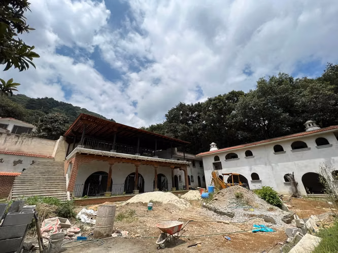 Hotel boutique en renta y venta, con área de restaurante y salón de eventos.
