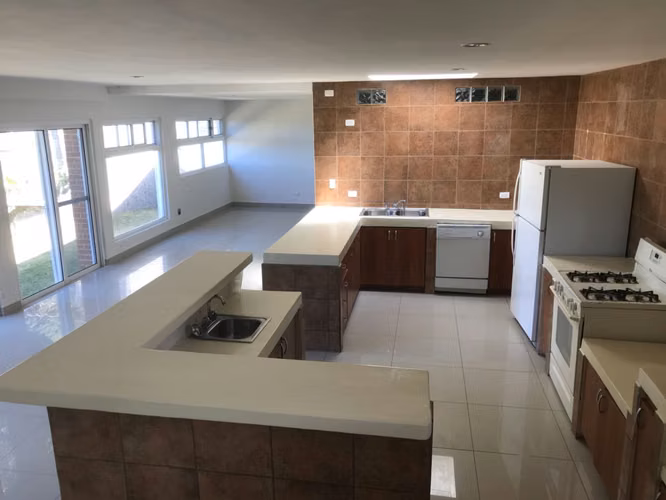 Venta complejo entero de 3 casas + 3 terrenos Condominio Ribeira, Km. 19 CAES