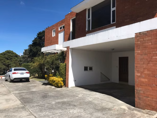 Venta complejo entero de 3 casas + 3 terrenos Condominio Ribeira, Km. 19 CAES