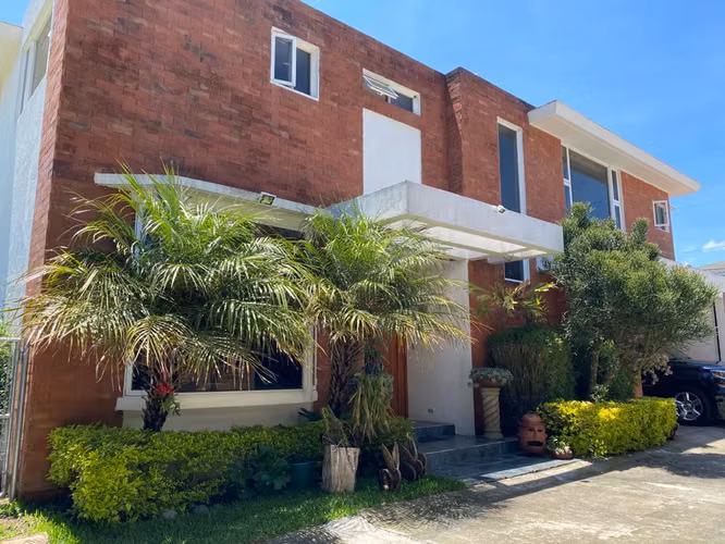 Venta complejo entero de 3 casas + 3 terrenos Condominio Ribeira, Km. 19 CAES