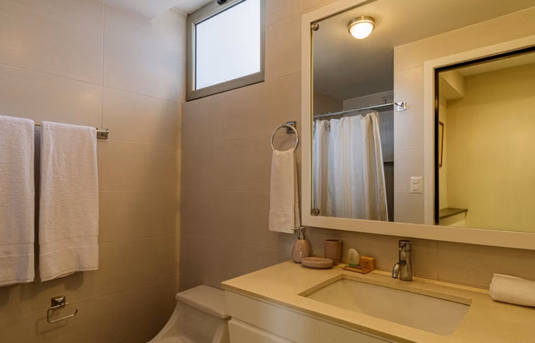 Apartamento amueblado en zona 10 de 2 dormitorios - Imagen 7