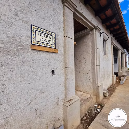 Linda casa en venta en Los Franciscanos, Modelo OPERA, cerca Antigua Guatemala.