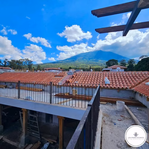 Linda casa en venta en Los Franciscanos, Modelo OPERA, cerca Antigua Guatemala.