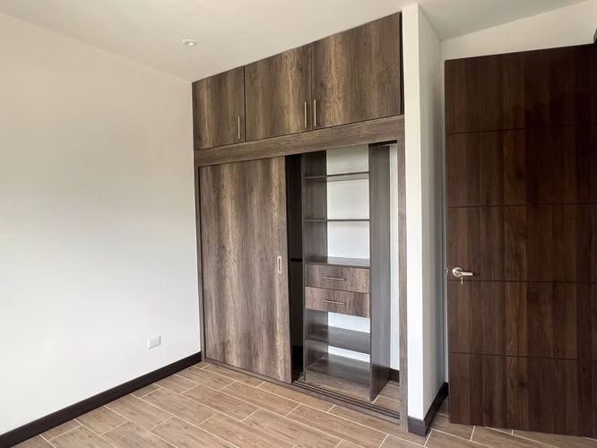 Apartamento en Venta Zona 10 Edificio Habitat Ciudad Vieja. Ideal Inversionistas - Imagen 9