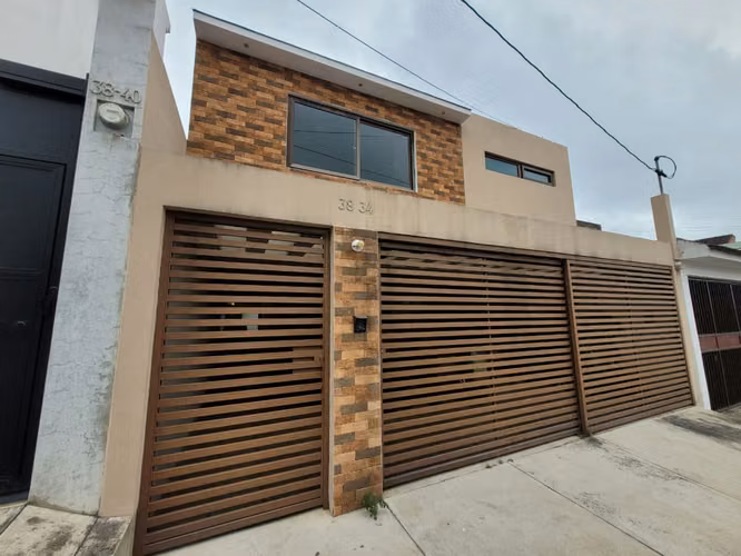 CASA EN VENTA EN HACIENDA REAL ZONA 16