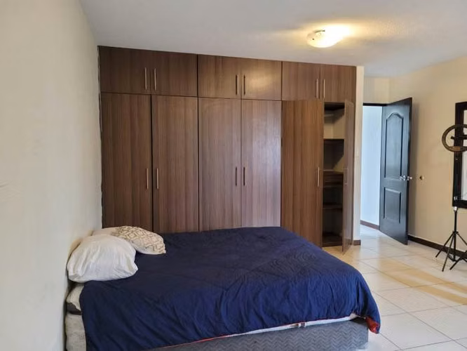 CASA EN VENTA EN HACIENDA REAL ZONA 16