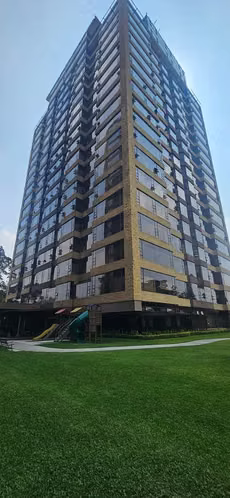 Apto en Torre Milenia Zona 10 Amueblado— 3 hab - en Alquiler