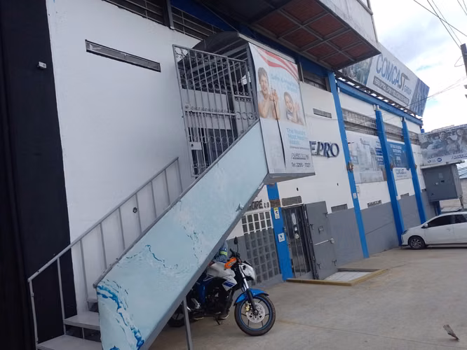 Bodega sobre Avenida Hincapie zona 13 en venta, ideal inversión