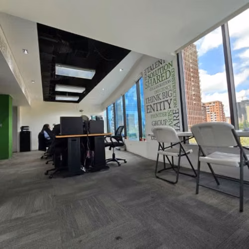 Oficina en Renta en Diagonal 6 Zona 10 Guatemala - Imagen 2