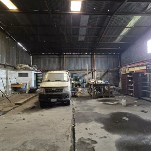 Terreno Comercial en Venta Calzada San Juan Zona 7