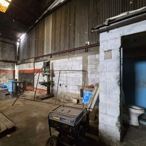 Terreno Comercial en Venta Calzada San Juan Zona 7