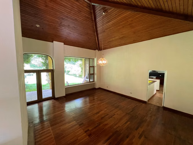 Casa con amplio terreno en renta, Carretera al Salvador. Linda propiedad con amplio terreno