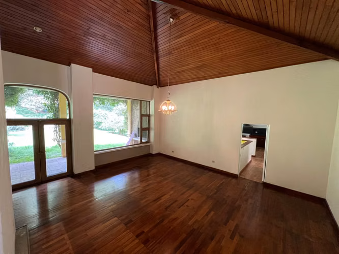 Casa con amplio terreno en renta, Carretera al Salvador. Linda propiedad con amplio terreno