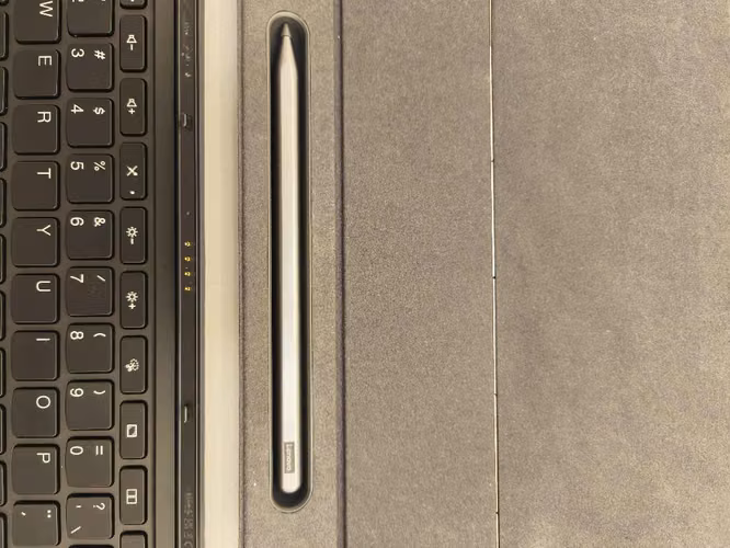 Estuche con teclado y lápiz Lenovo