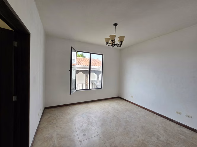 VENTA DE CASA EN CONDOMINIO LAZOS DE FRAIJANES | Km.20 CAES - Imagen 10
