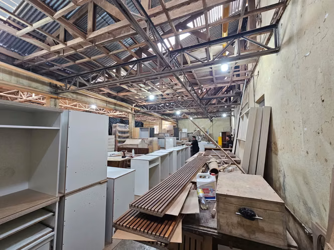 VENTA BODEGA ZONA 8 AVENIDA BOLIVAR