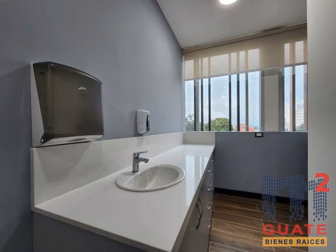 Vendo Clínica en Zona 10 - Imagen 9