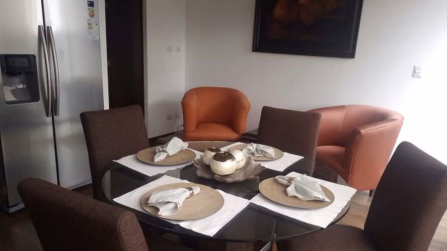 Alquilo Zona 10 Apartamento Amueblado completamente Full