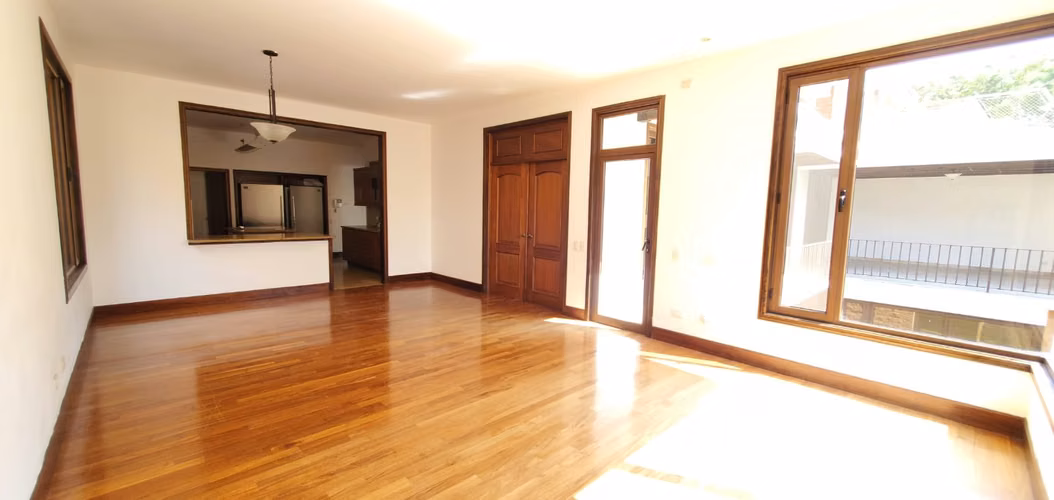 House for Sale in Zone 16, Encinos de Cayalá, 5 bedrooms + 6 parking spaces
