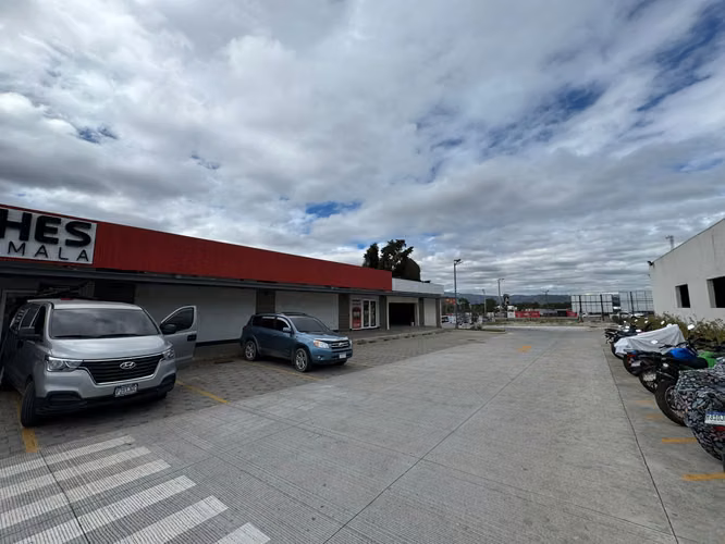Local comercial con autoservicio en renta en excelente punto en plaza Chimaltenango