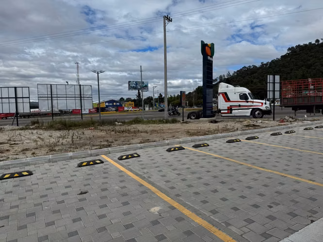 Local comercial con autoservicio en renta en excelente punto en plaza Chimaltenango