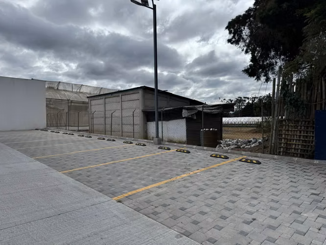 Local comercial con autoservicio en renta en excelente punto en plaza Chimaltenango