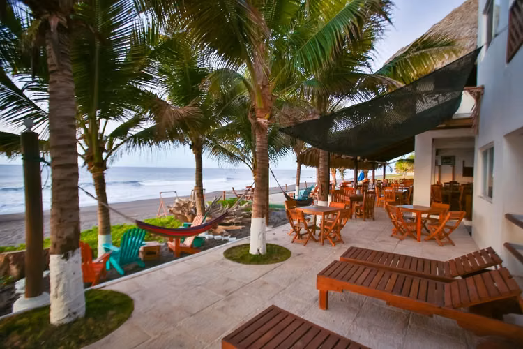 VENTA HOTEL ORILLA DE PLAYA MONTERRICO