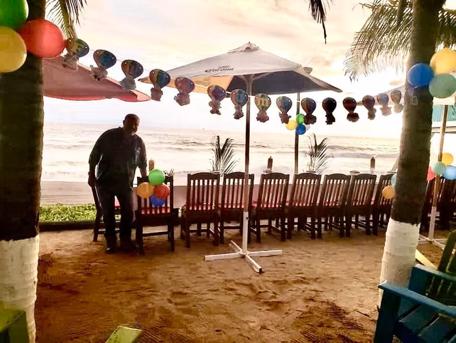 VENTA HOTEL ORILLA DE PLAYA MONTERRICO