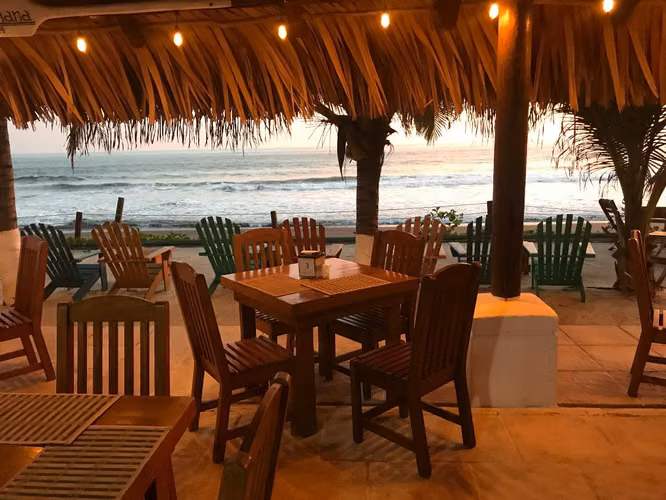 VENTA HOTEL ORILLA DE PLAYA MONTERRICO