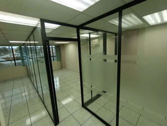 Oficina en renta en zona 9 Edificio Heralso