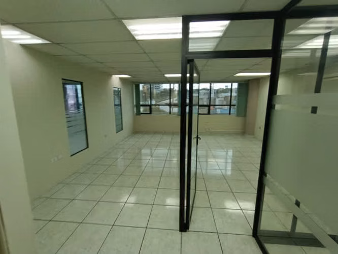 Oficina en renta en zona 9 Edificio Heralso
