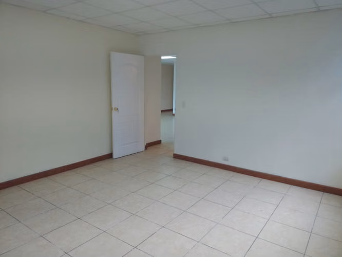 Renta de oficina en edificio Valsari Zona 10