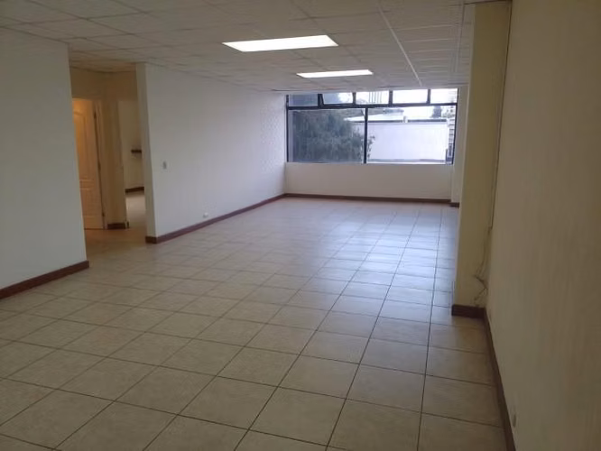 Renta de oficina en edificio Valsari Zona 10