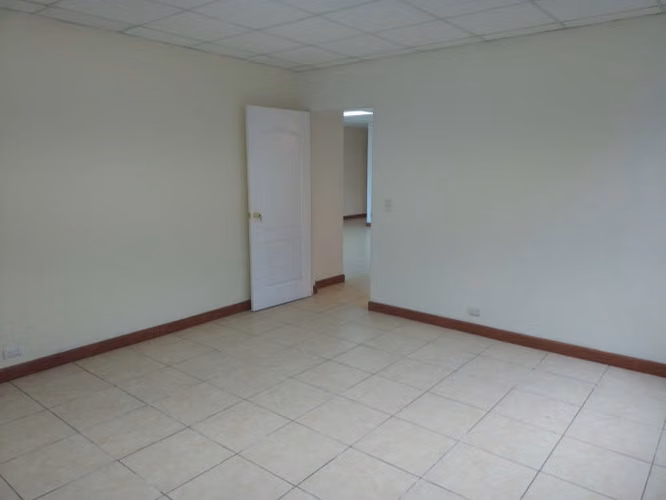 Renta de oficina en edificio Valsari Zona 10