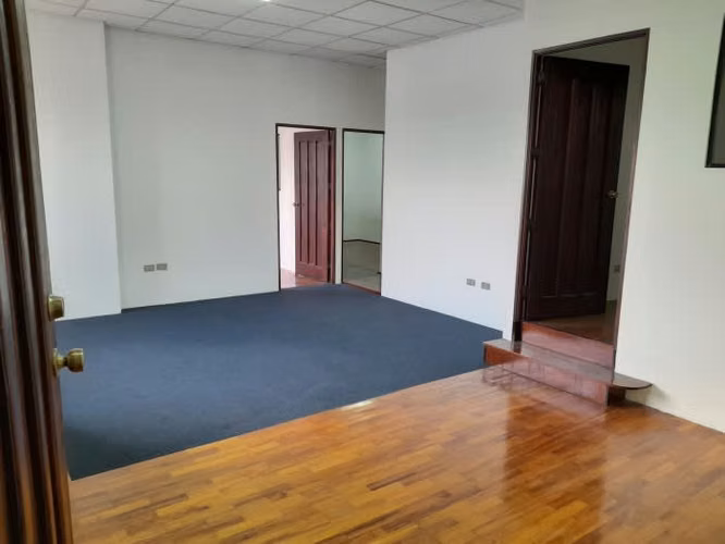 Oficina en Alquiler en zona 13
