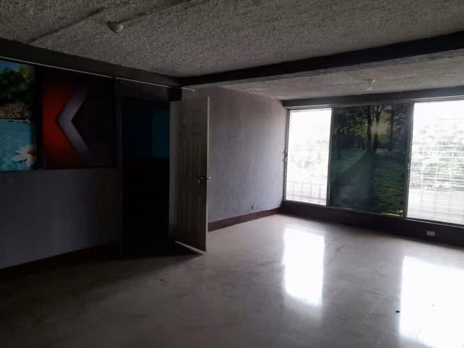 Oficina en Renta sobre 12 calle zona 9