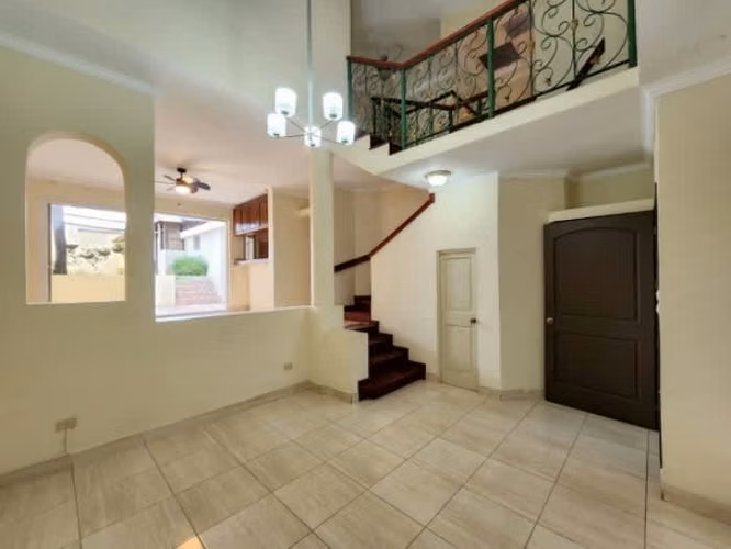Casa en Venta fuera de garita, por Pinares - Imagen 2