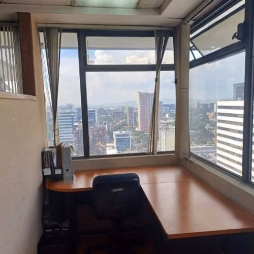 Oficina en Renta Zona 10 Edificio Reforma Montufar