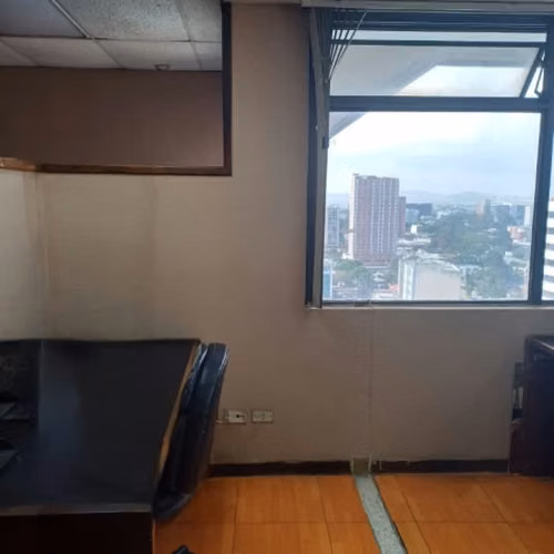 Oficina en Renta Zona 10 Edificio Reforma Montufar