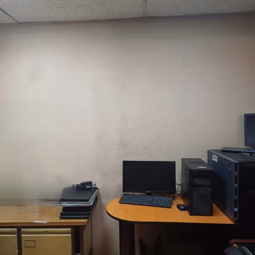 Oficina en Renta Zona 10 Edificio Reforma Montufar