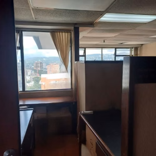 Oficina en Renta Zona 10 Edificio Reforma Montufar