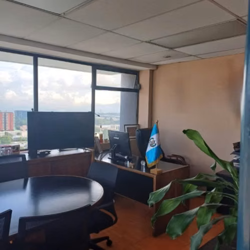 Oficina en Renta Zona 10 Edificio Reforma Montufar
