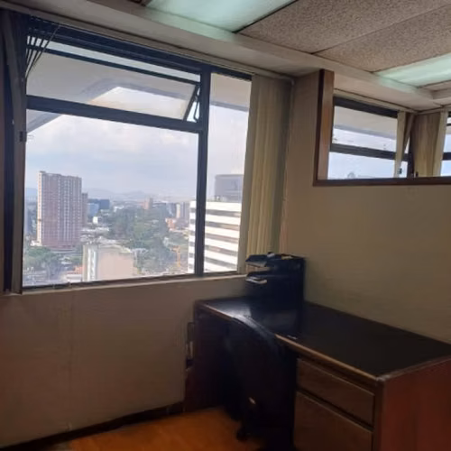 Oficina en Renta Zona 10 Edificio Reforma Montufar