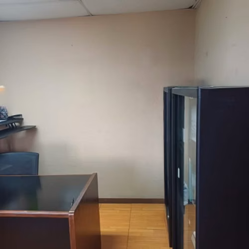 Oficina en Renta Zona 10 Edificio Reforma Montufar